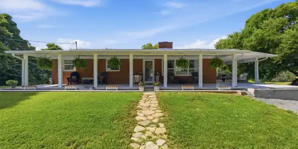 4906 Kingston Hwy
