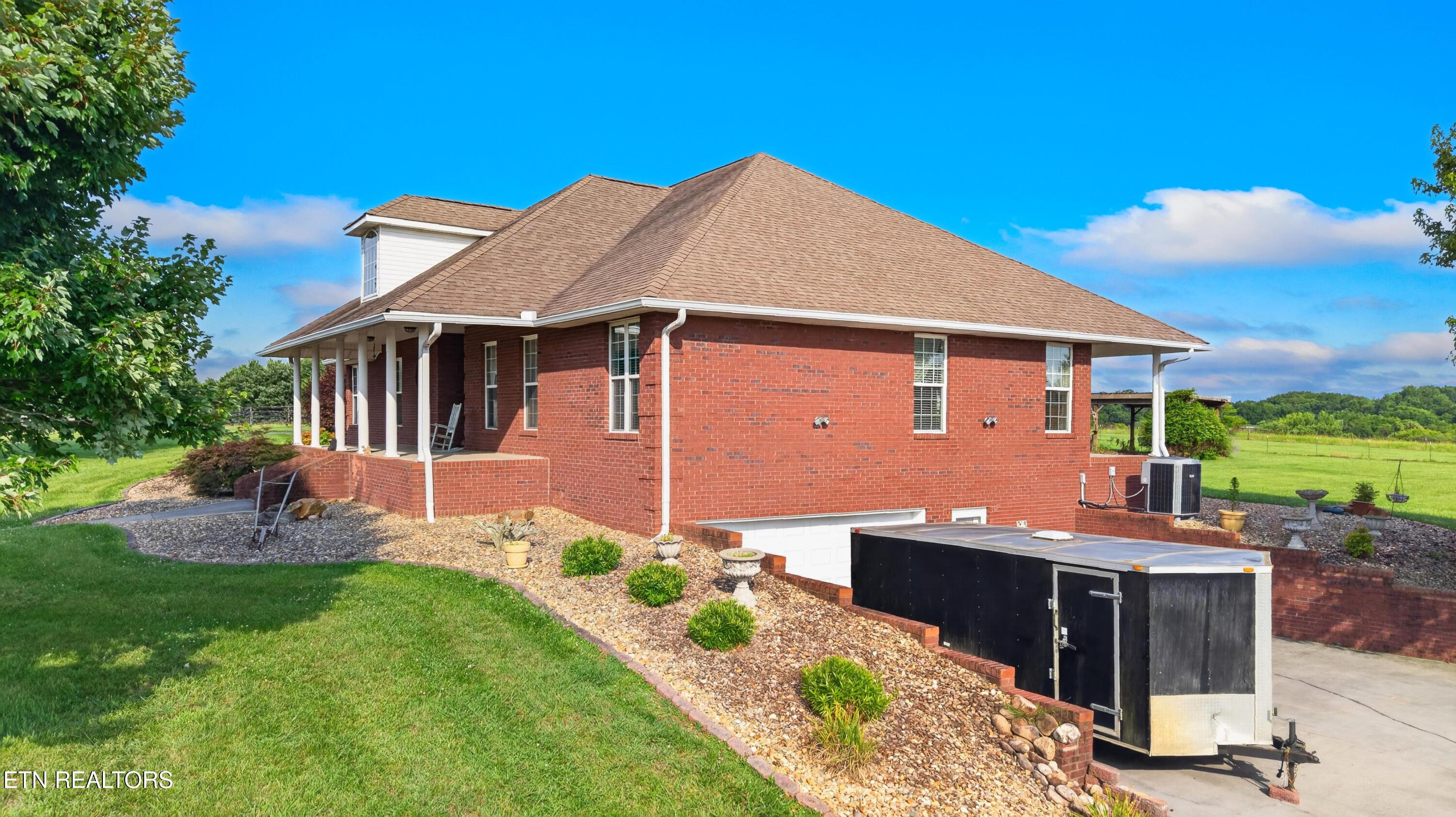 Image 2: 003-670BurchfieldRoad-Dandridge-TN-37725