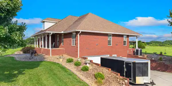 Image 2: 003-670BurchfieldRoad-Dandridge-TN-37725