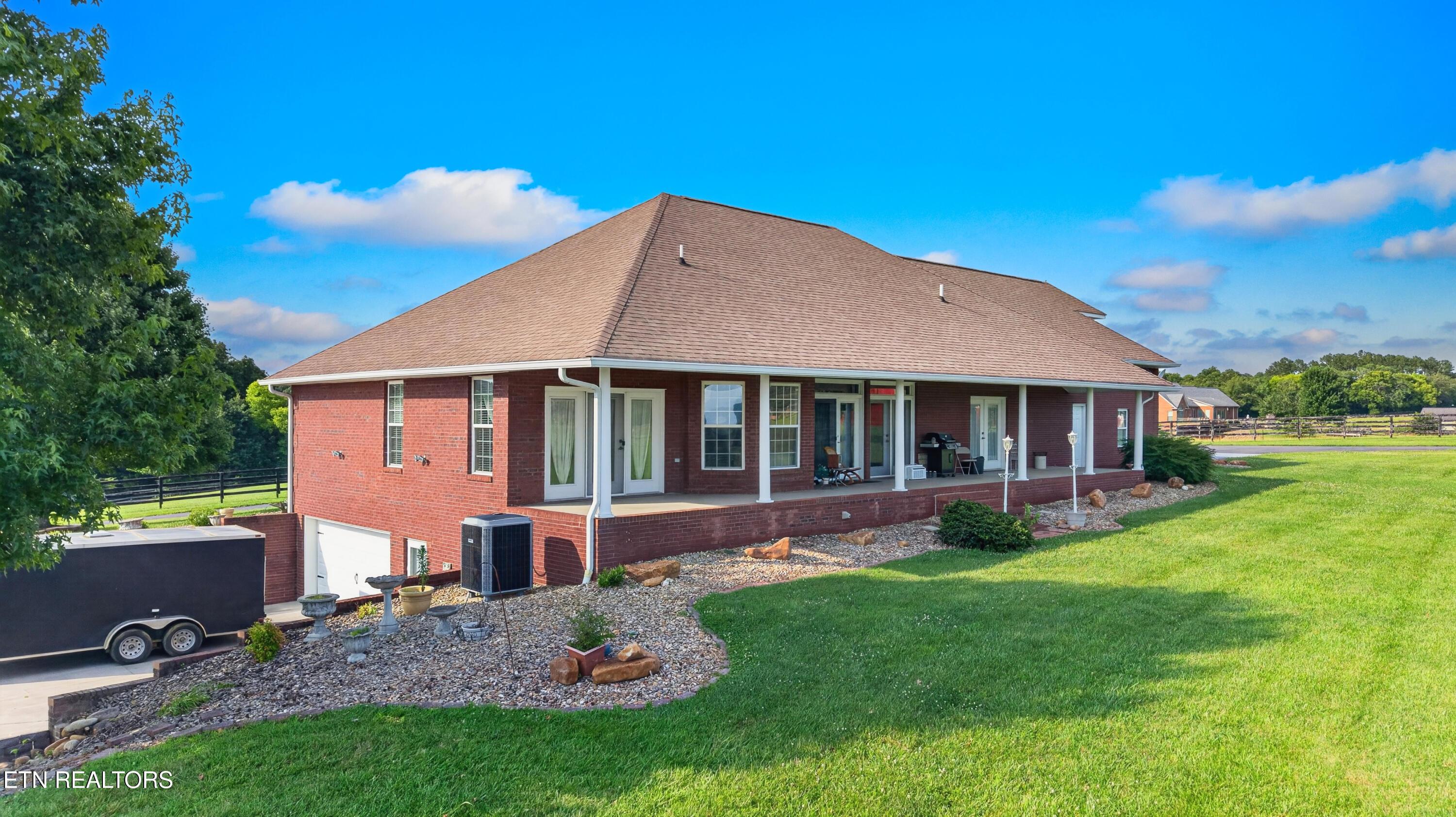Image 3: 004-670BurchfieldRoad-Dandridge-TN-37725