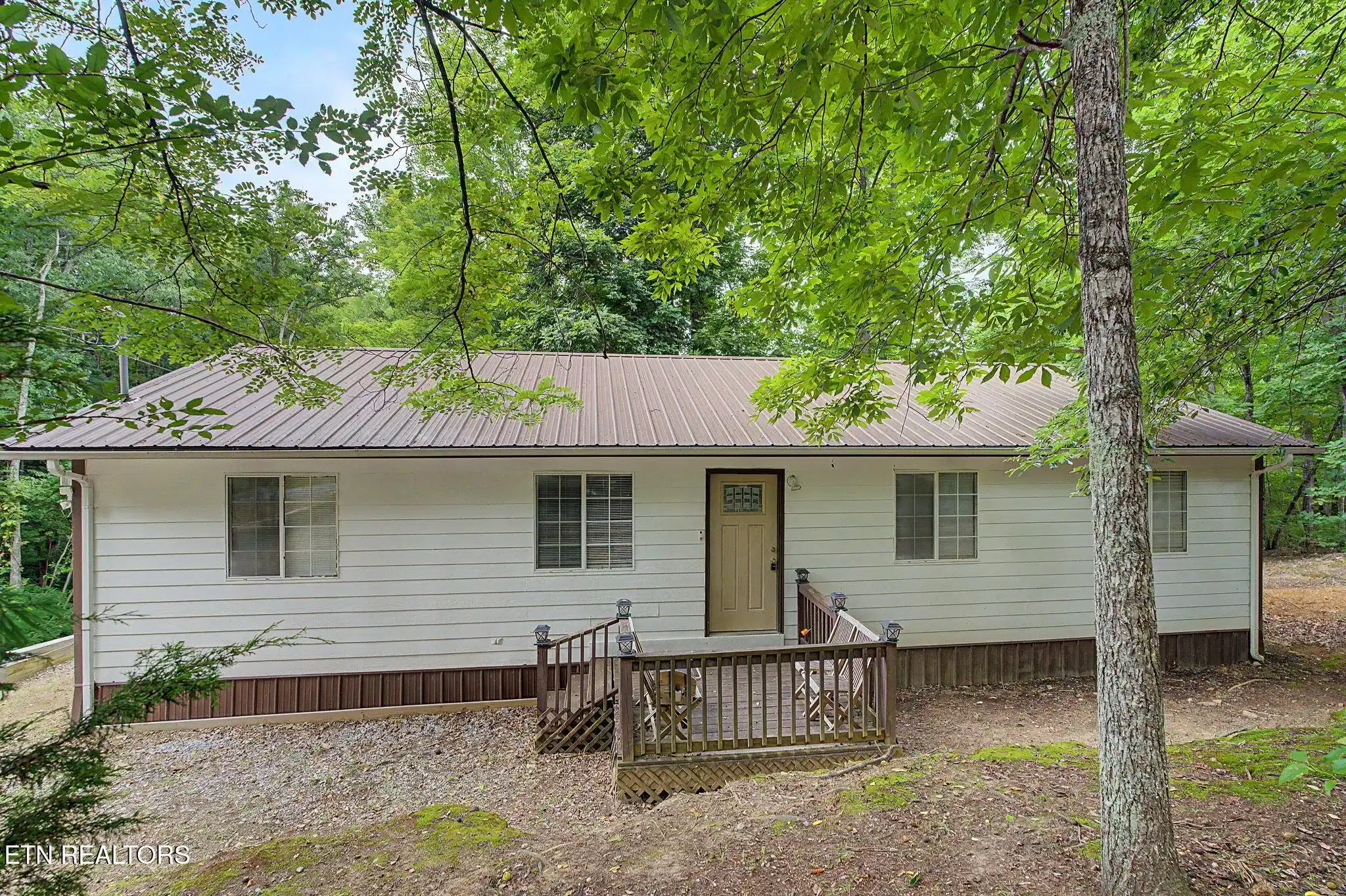 Image 1: 7-web-or-mls-1614-dogwood-st