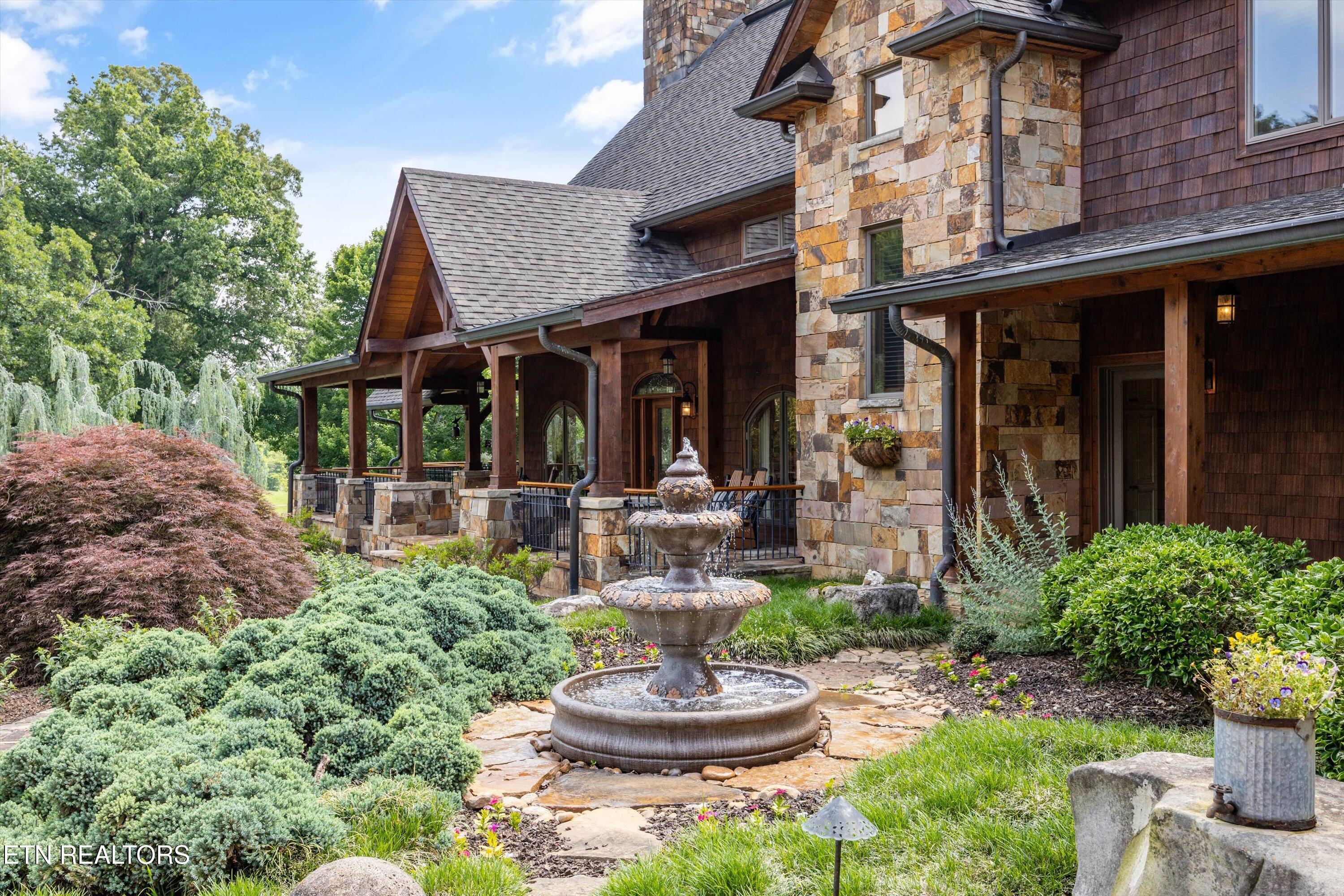 Image 3: Fountain at House Front