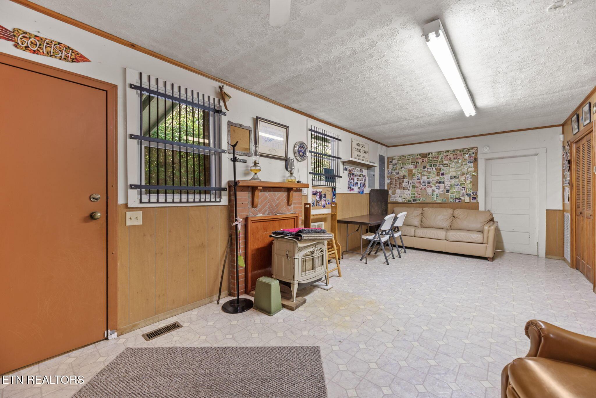 Image 4: 6-web-or-mls-ElmSprngsRdg3711 (69)