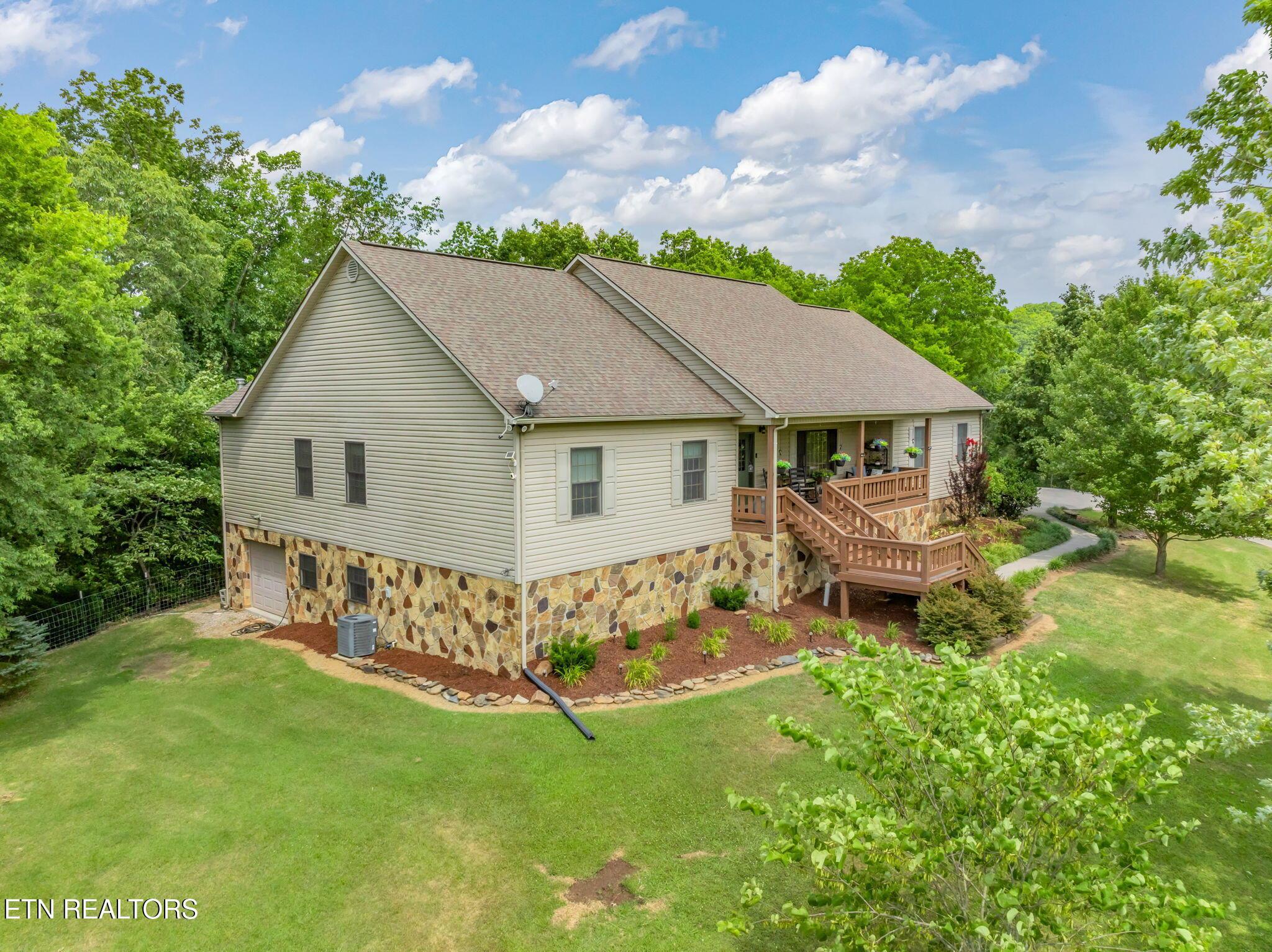 Image 1: 5-web-or-mls-1668 Deerwood Road-79