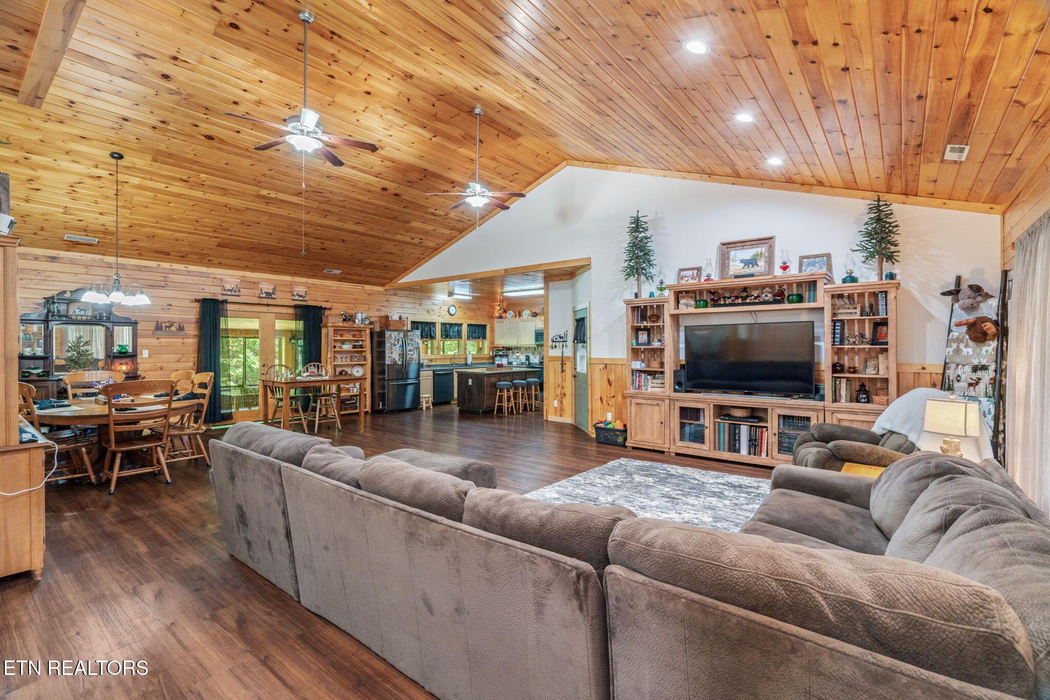 Image 2: 31-web-or-mls-1668 Deerwood Road-12