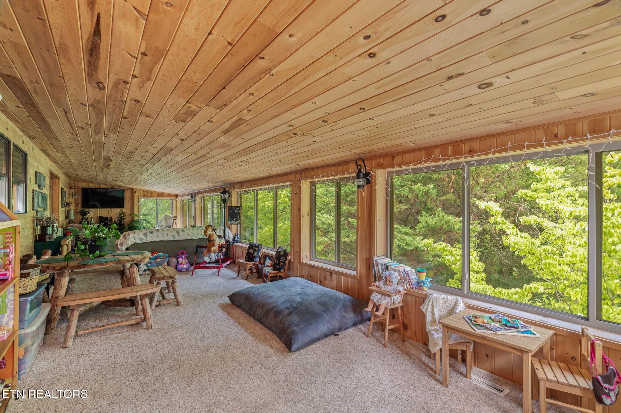 Image 3: 34-web-or-mls-1668 Deerwood Road-15