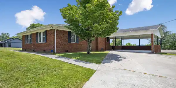 Image 2: 2-147 Meredith Rd - 002