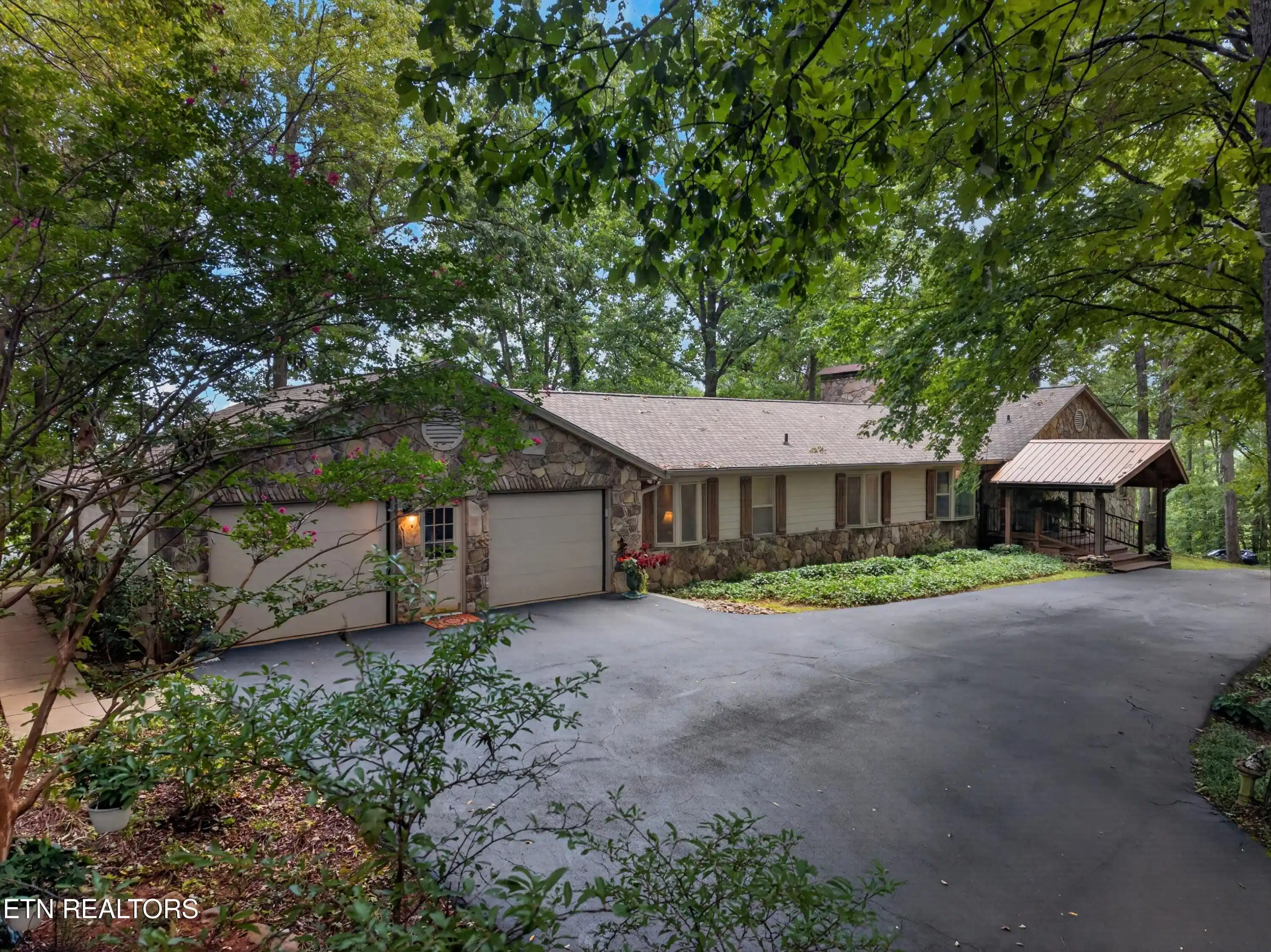 Image 1: 001-1290HickoryHillsRoad-JeffersonCity-T
