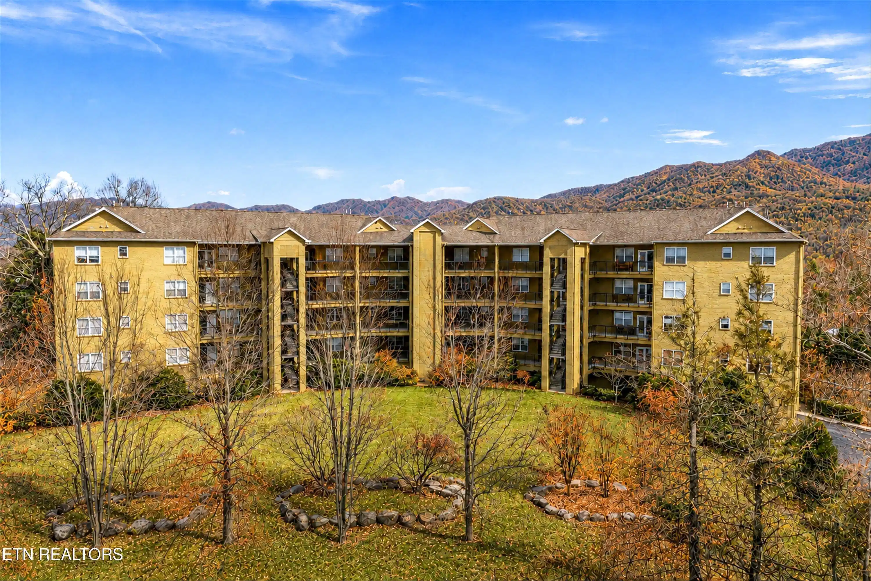 Image 1: 01-338 Pinnacle View Way ste 132-1