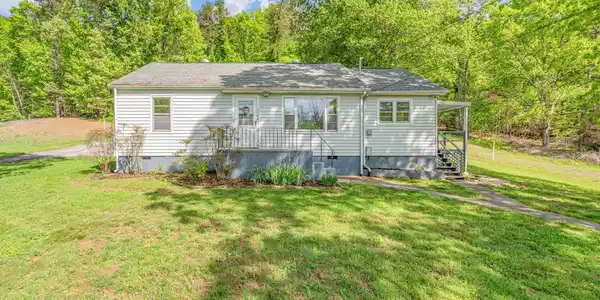 216 Burnett Lane