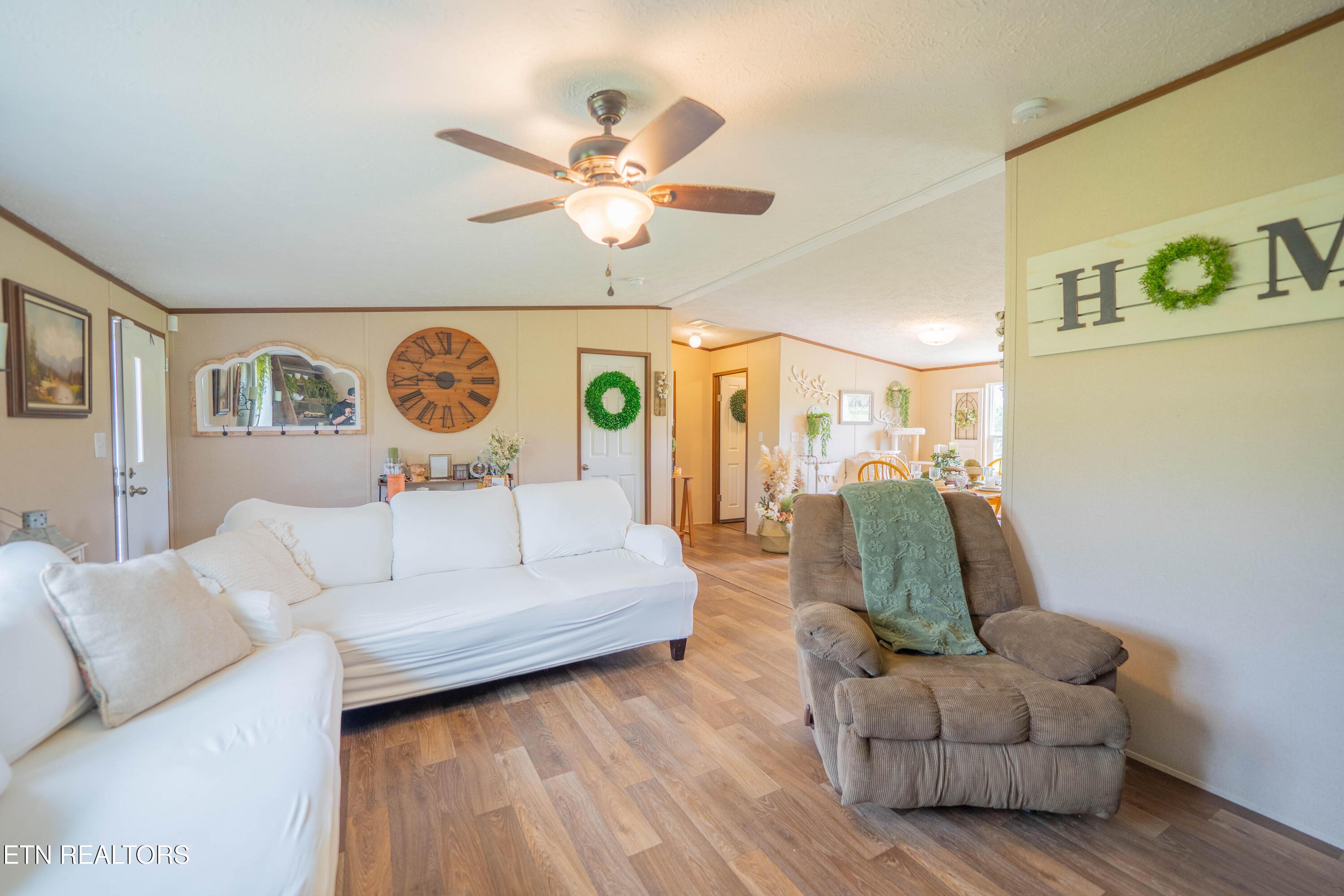 Image 3: living room