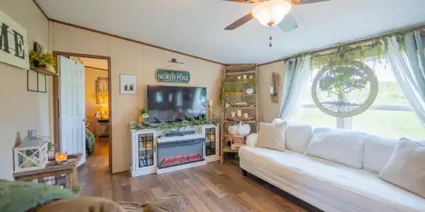 Image 4: living room
