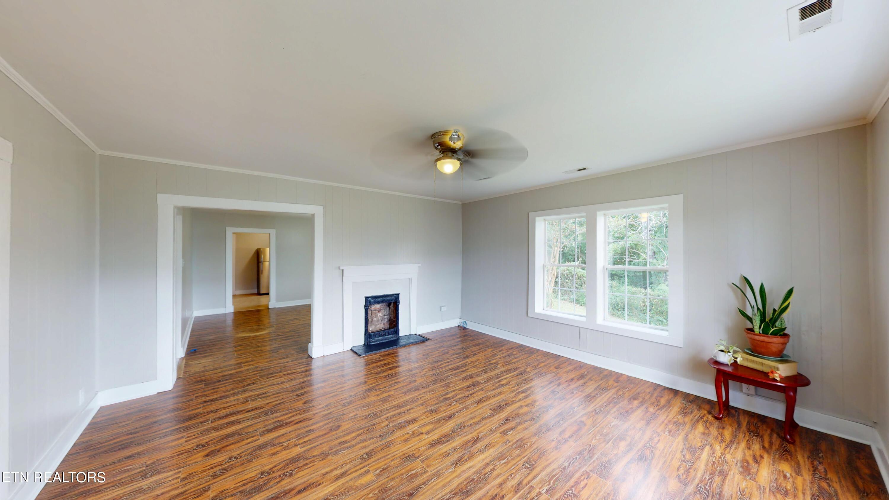 Image 4: 2-Living Room 1