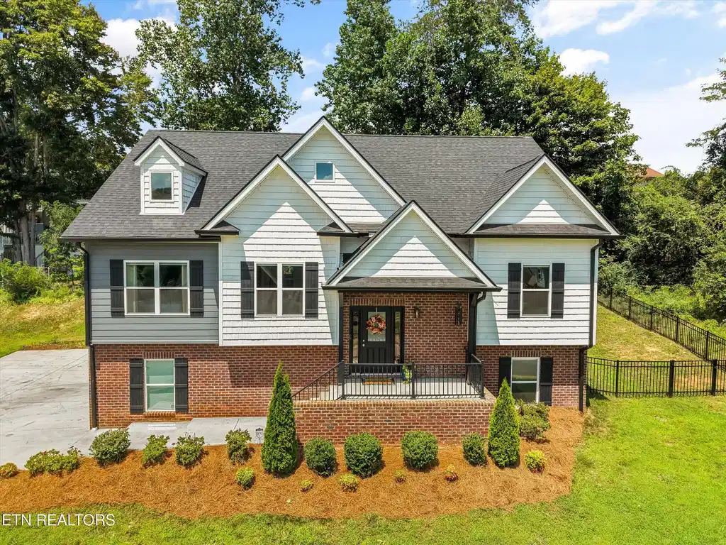 Image 1: Front of Home