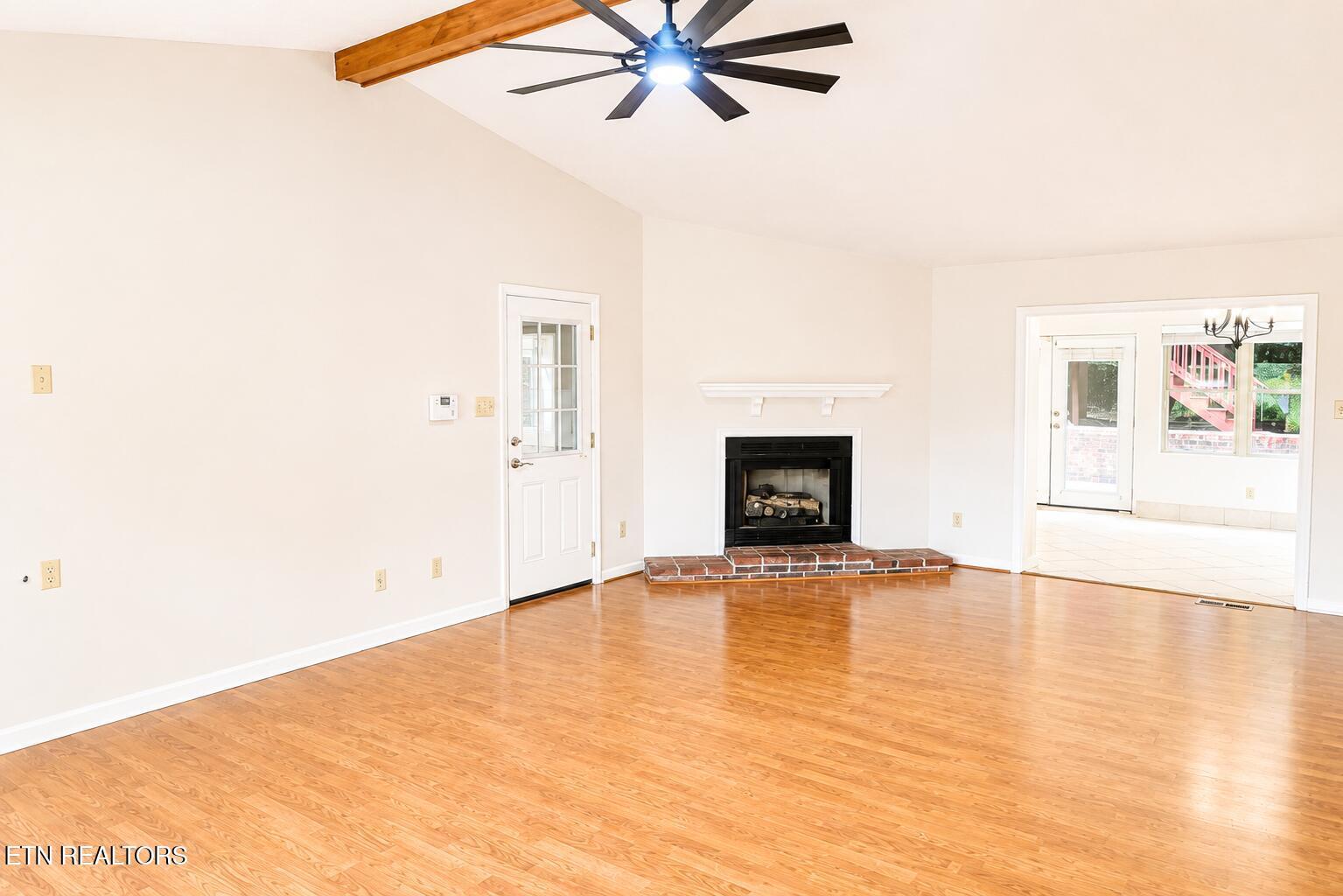 Image 4: Living room dining room combo
