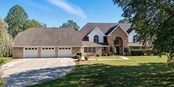 7112 Warren Lane