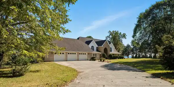 Image 3: 02-7112 Warren Ln-1