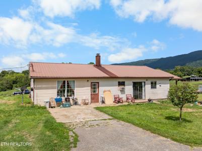 372 Farmers Lane