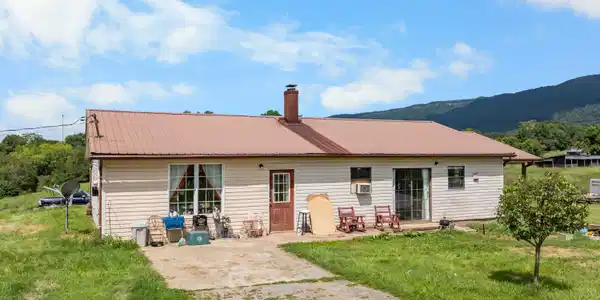 372 Farmers Lane