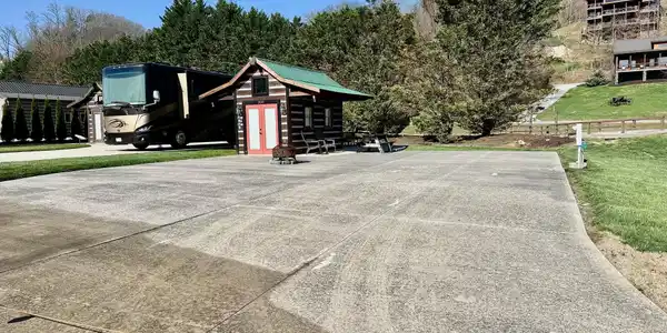1919 Lizi Loop Way