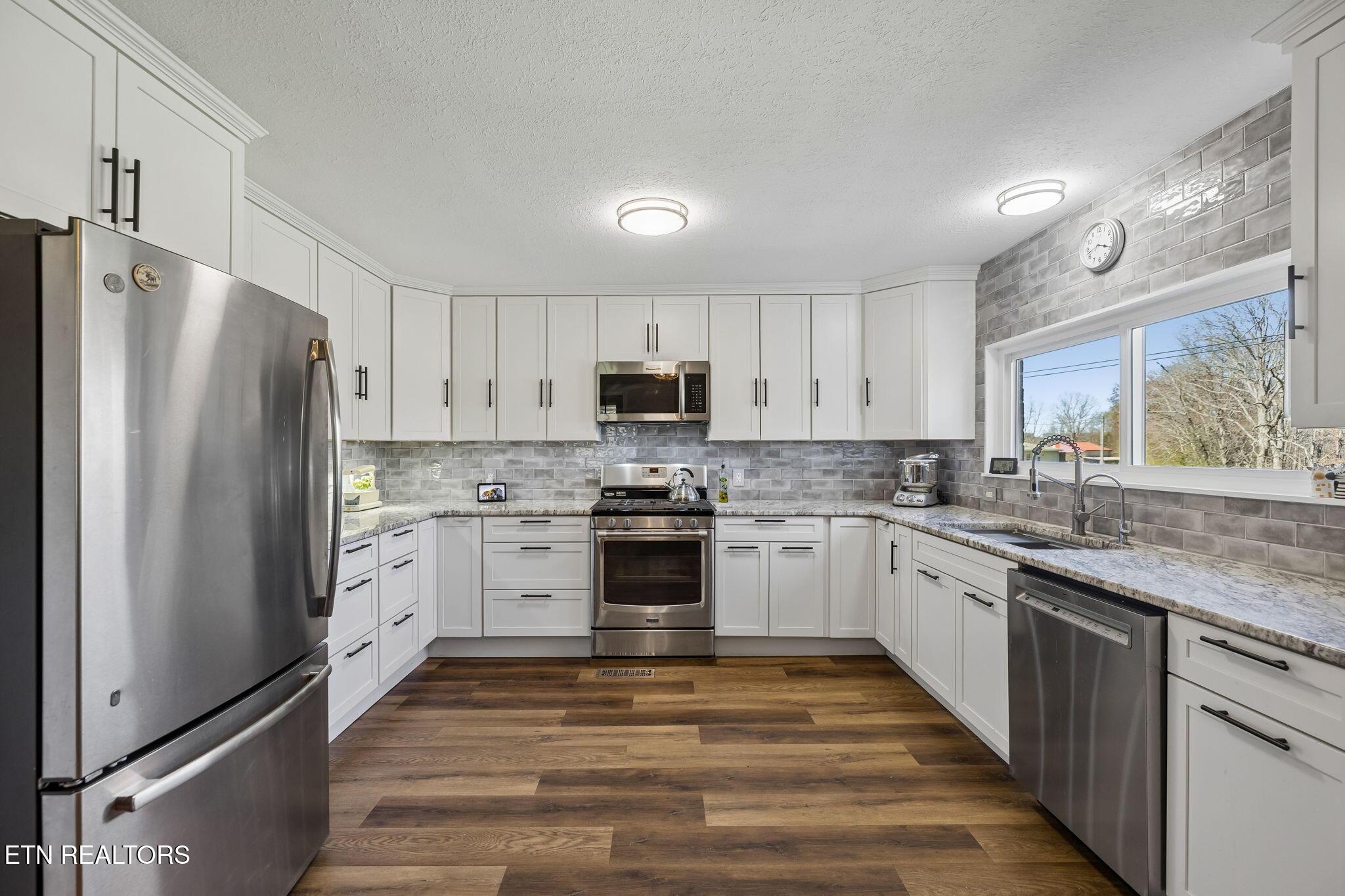 Image 3: 22-704 Pea Ridge Rd - 022