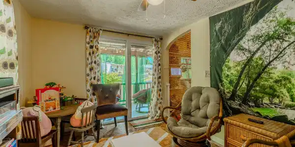 Image 3: 17-web-or-mls-_DSC1513-HDR