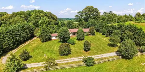 1689 Vaughn Rd