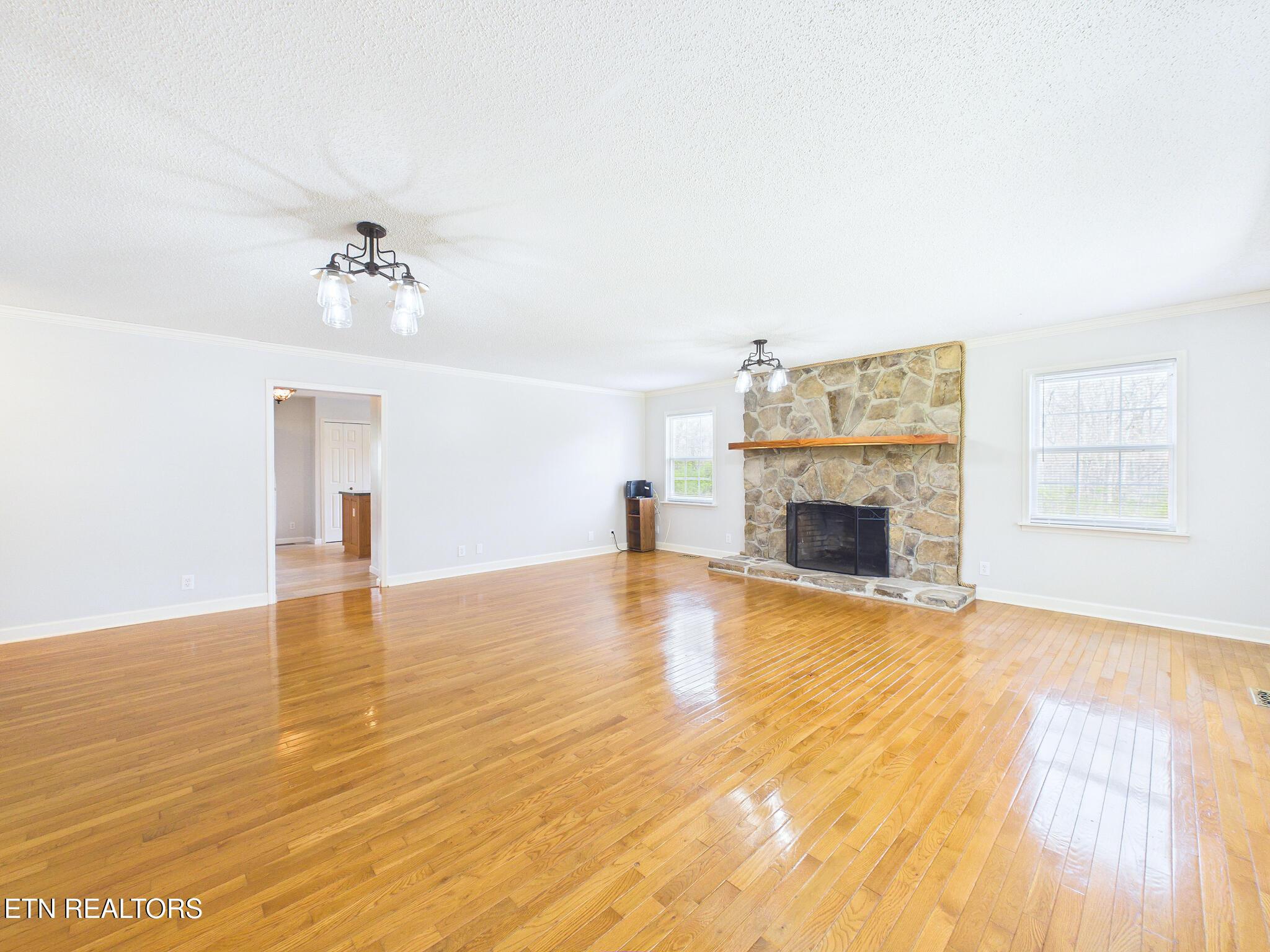 Image 2: 18-CAM06335G6-PR0016-STILL015