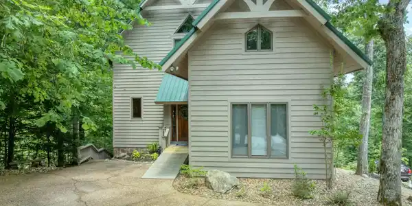 374 Laurel Rd