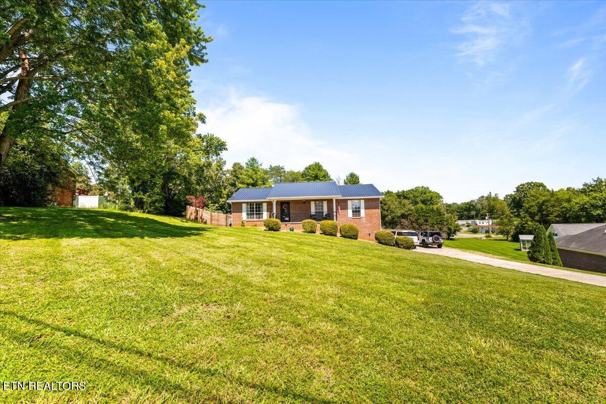 Image 2: 02-136 Grace Cir