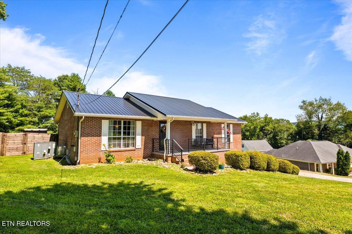 Image 3: 03-136 Grace Cir