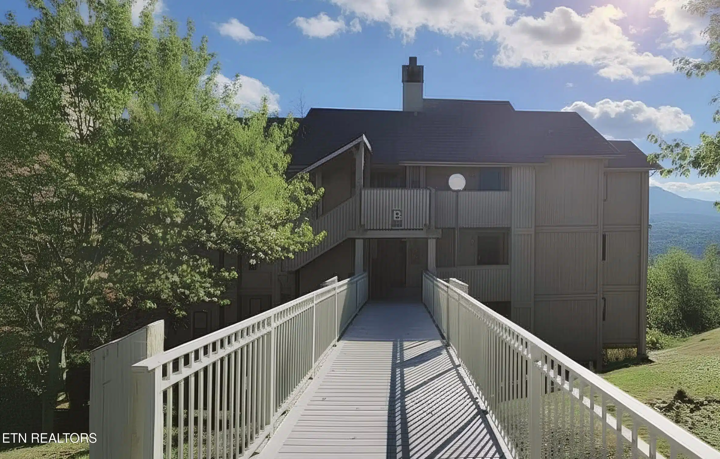 Image 1: BUILDING B DEER RIDGE