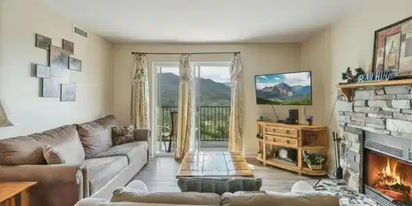 Image 2: LIVING ROOM B203