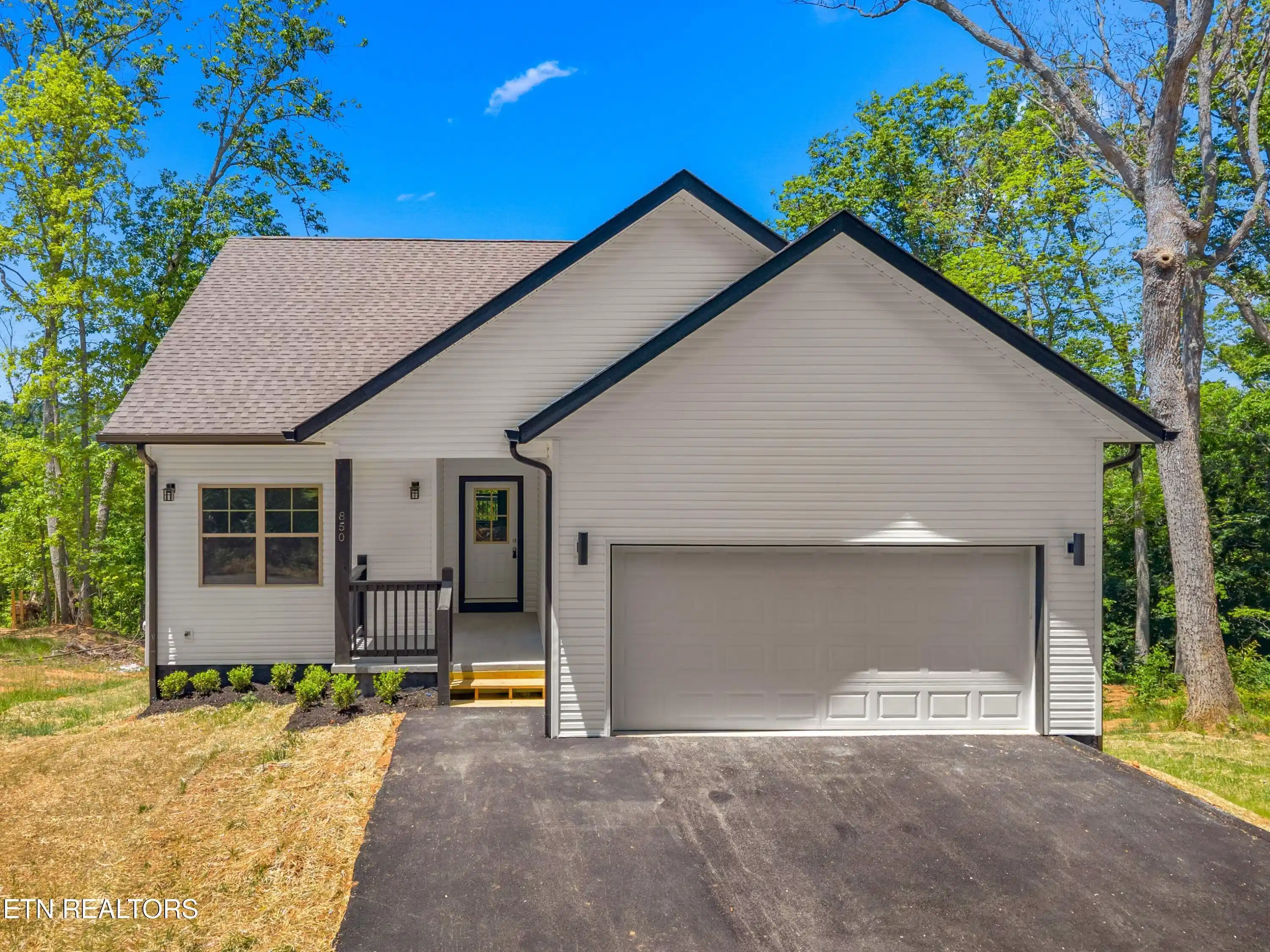 Image 1: 002-850TrinityViewCircle-Seymour-TN-3786