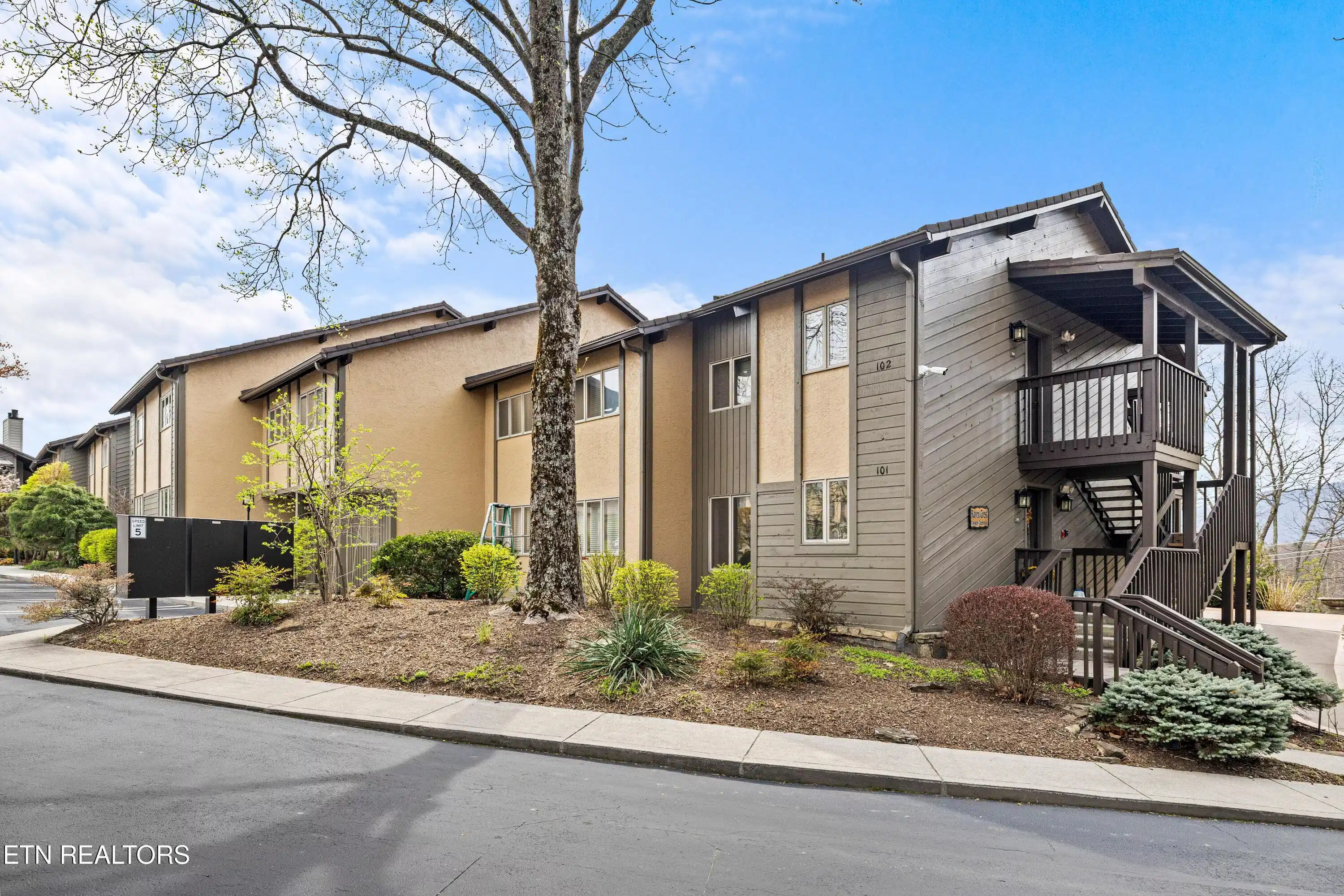 Image 1: 1050SkiViewDr#102-5