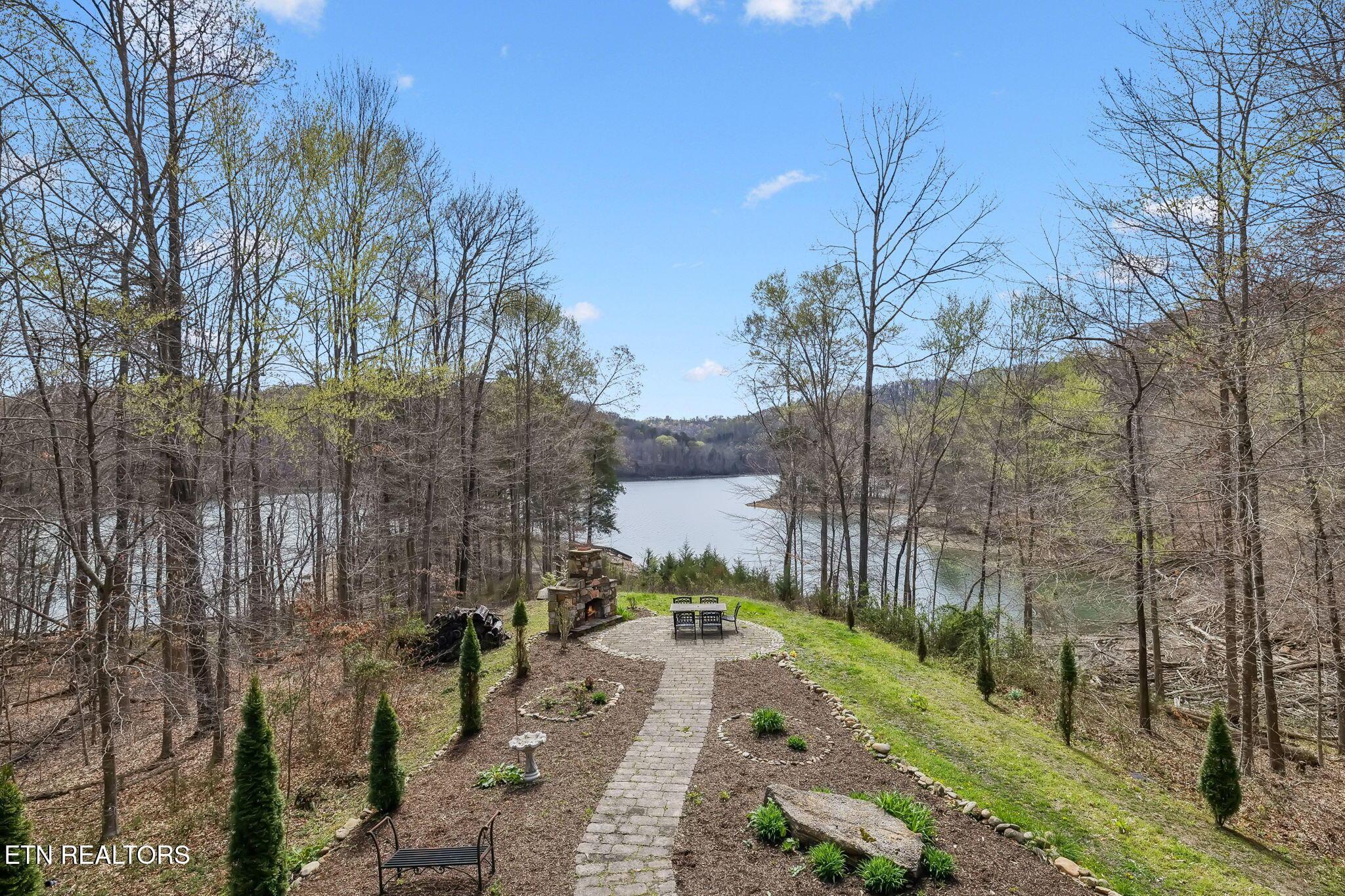 Image 4: 170-web-or-mls-514 bluff view rd - 170