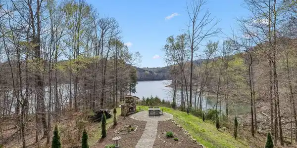 Image 4: 170-web-or-mls-514 bluff view rd - 170