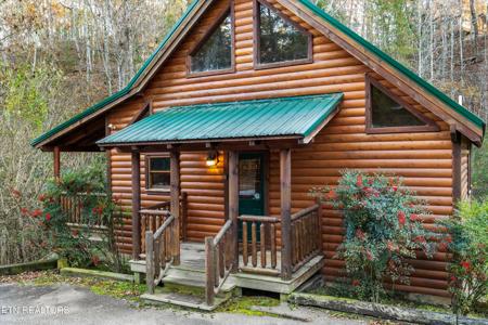 1323 Zachary Thomas Lane