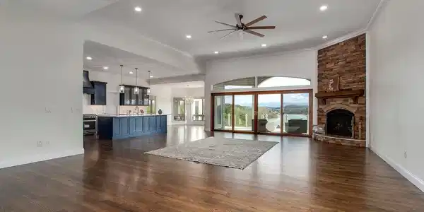 Image 4: Open Concept!