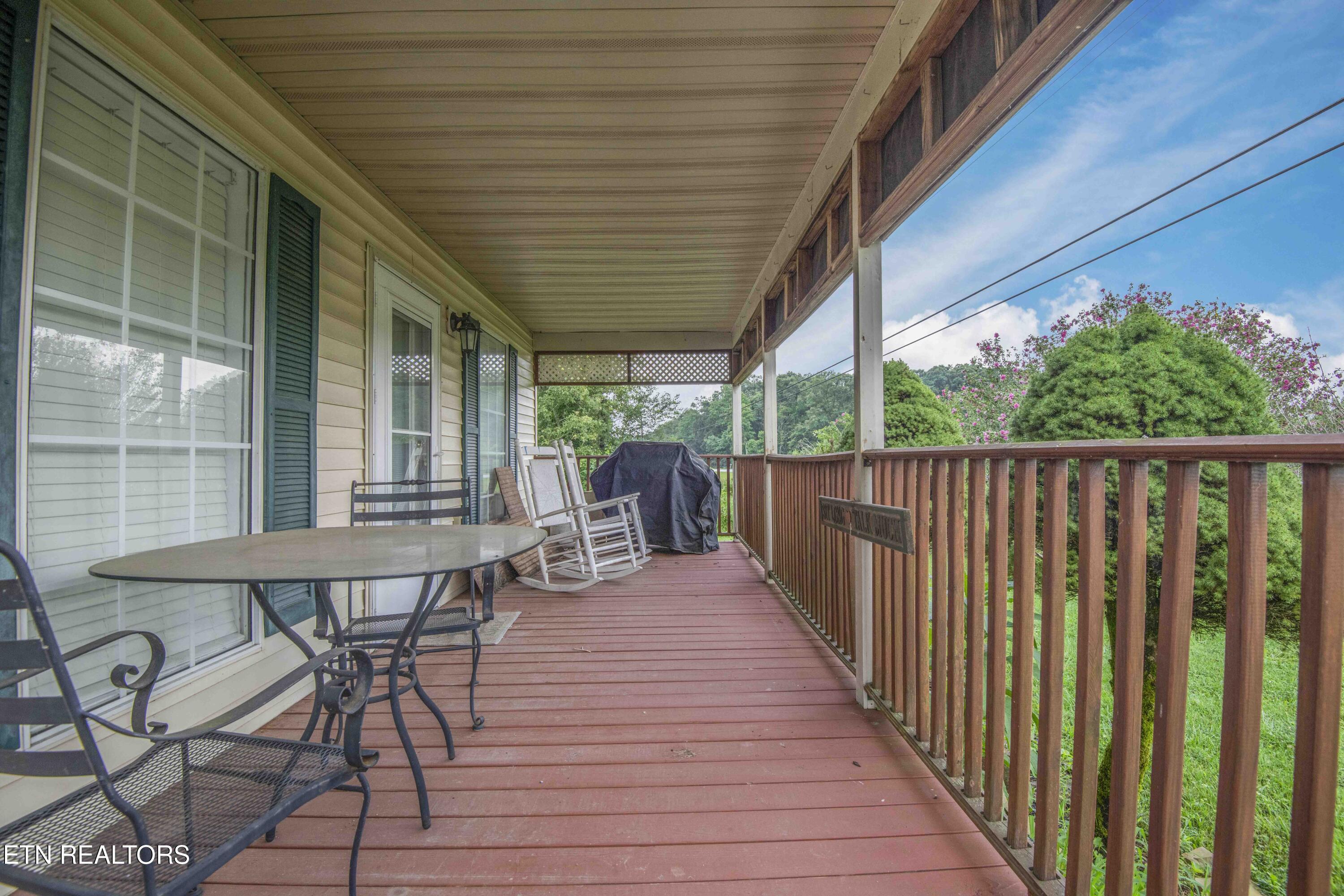 Image 4: porch 1_1