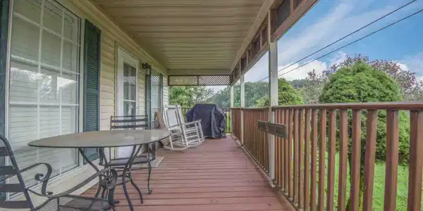 Image 4: porch 1_1