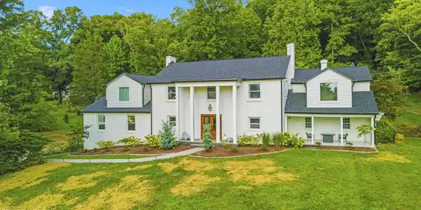 2704 Lakewood Lane