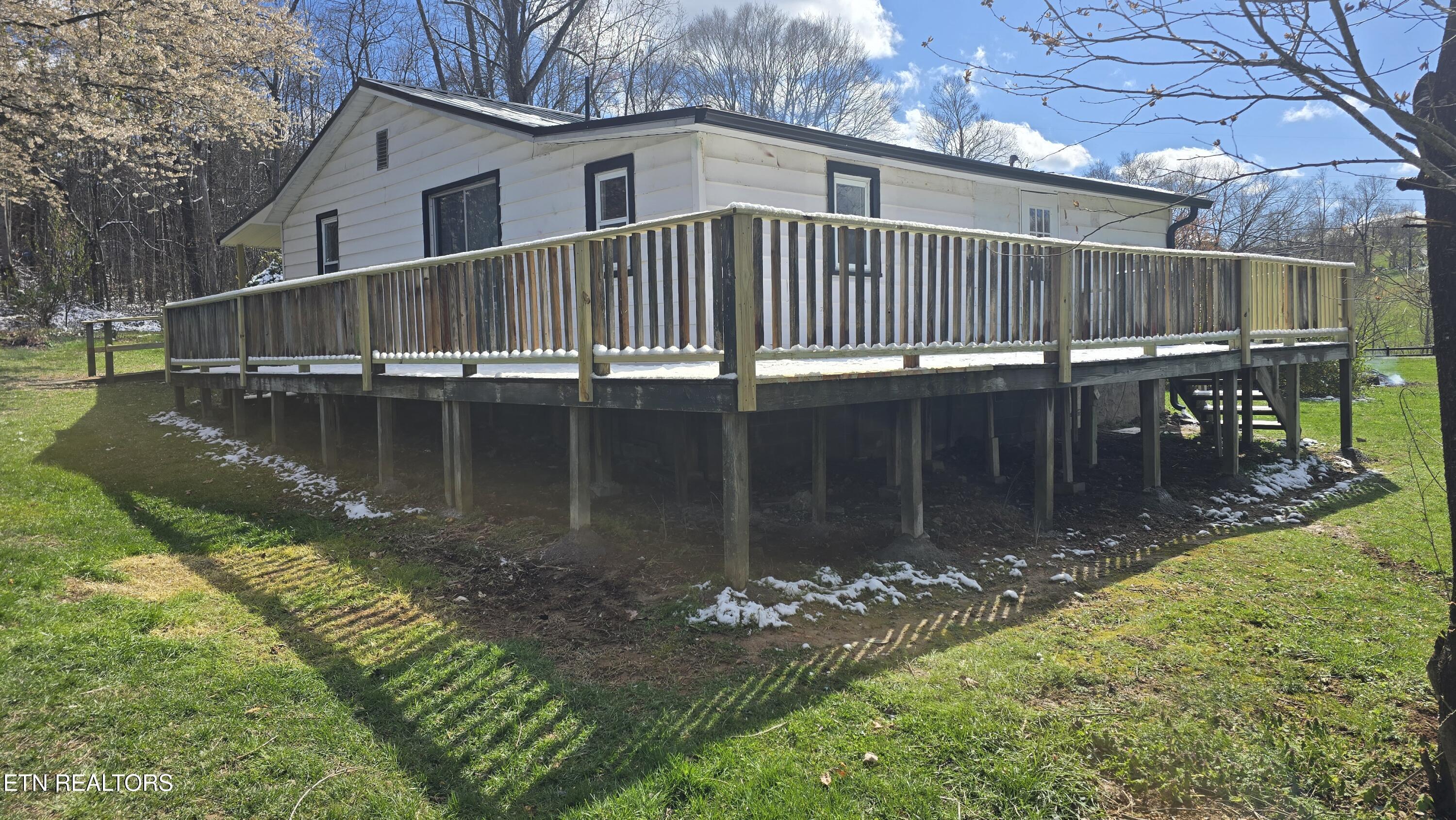 Image 4: Back Deck