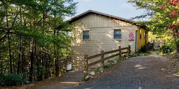 1433 Twin Rock Drive
