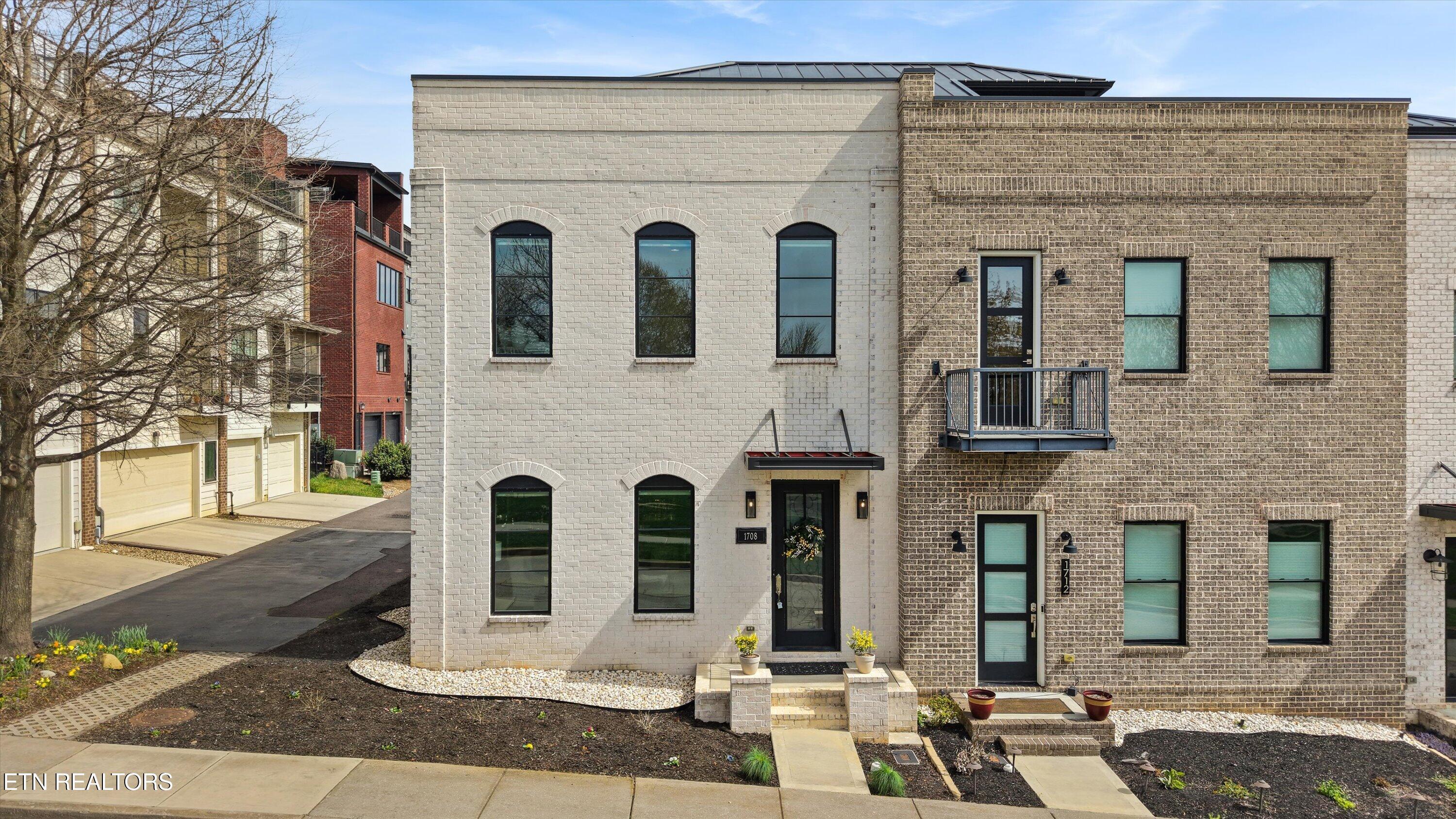 Image 3: Exterior