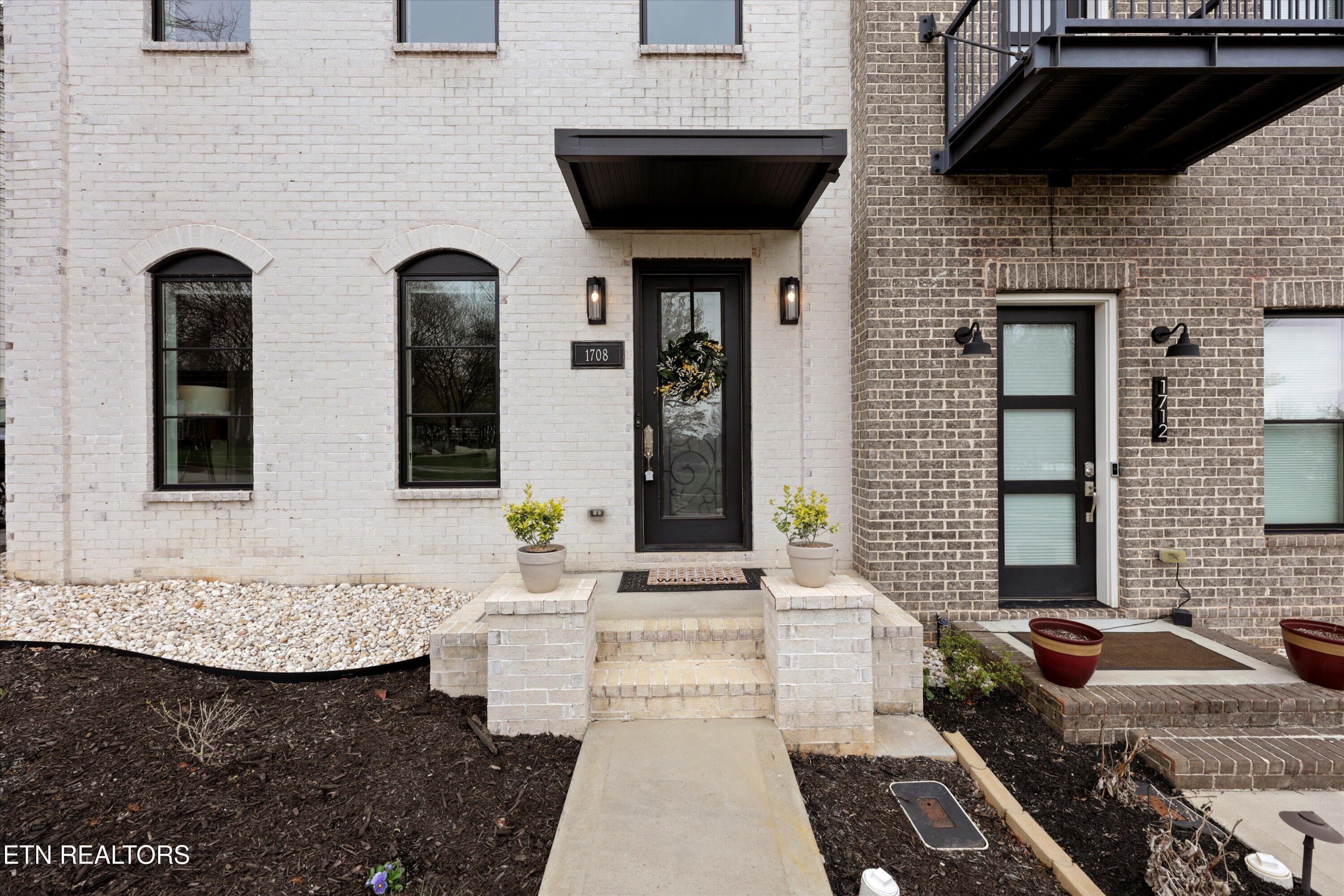 Image 4: Front stoop - view to park