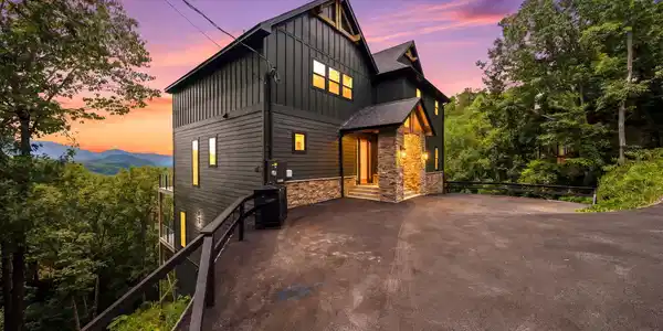 Image 3: 3-web-or-mls-1813-Red-Bone-Way-Seviervil