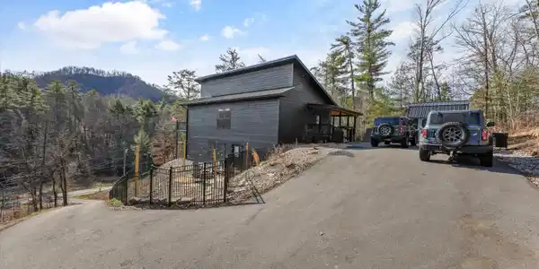 Image 2: 02-2630 Waldens Creek Rd051