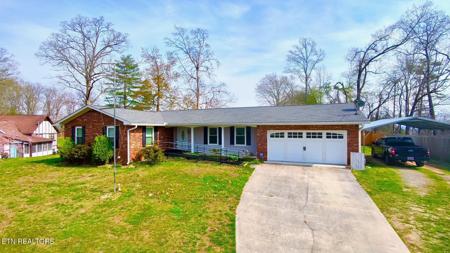 102 Oakwood Drive