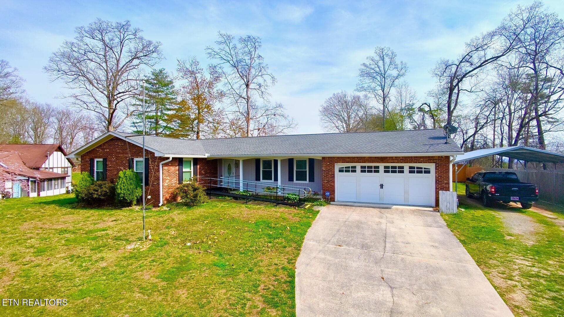 Image 1: 102 Oakwood Dr